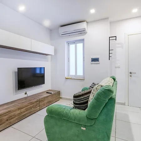 Charming With Private Balcony In By 360 Estates