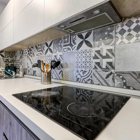Charming With Private Balcony In By 360 Estates *