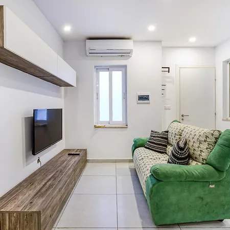 Charming With Private Balcony In By 360 Estates * Il-Furjana