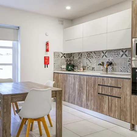 Charming With Private Balcony In By 360 Estates Apartment *