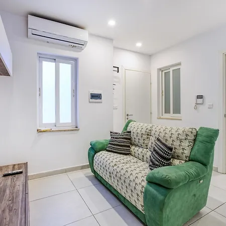 Charming With Private Balcony In By 360 Estates