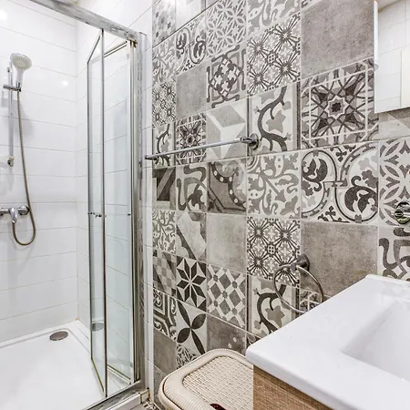 Charming With Private Balcony In By 360 Estates 弗洛里亚纳