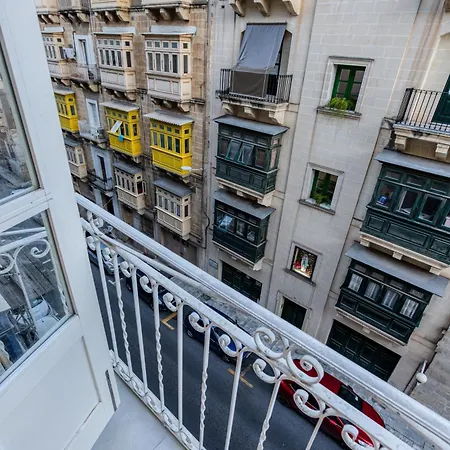 Charming With Private Balcony In By 360 Estates 弗洛里亚纳