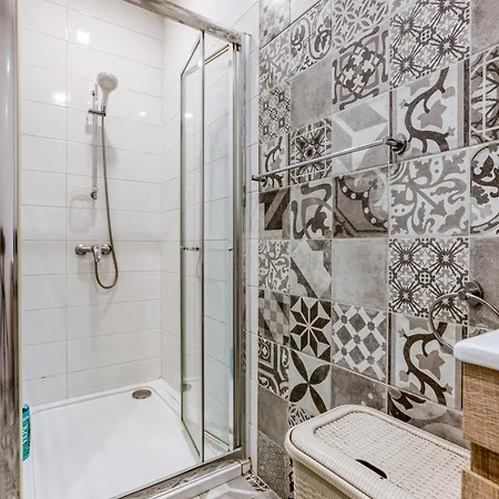 公寓 Charming With Private Balcony In By 360 Estates