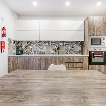 Charming With Private Balcony In By 360 Estates * 弗洛里亚纳